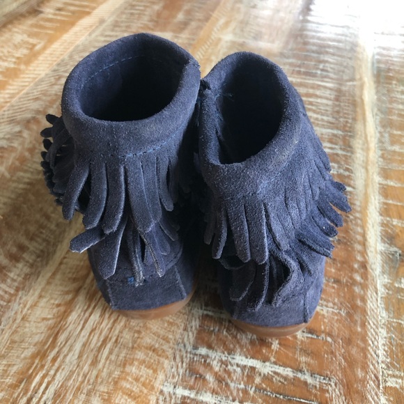 Minnetonka Double Fringe Side Zip Kids Boots - Picture 3 of 7